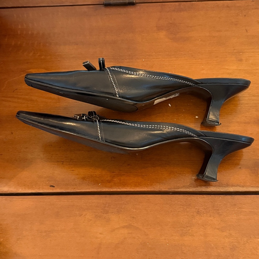 The Bandolino Mules with a kitten heel to wear with everything (9) - Picture 4 of 4